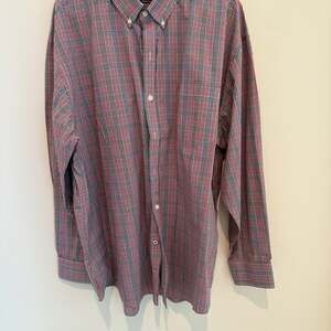 IZOD Shirt Medium Regular Fit Red Blue Plaid Button Down Pocket Long Sleeve